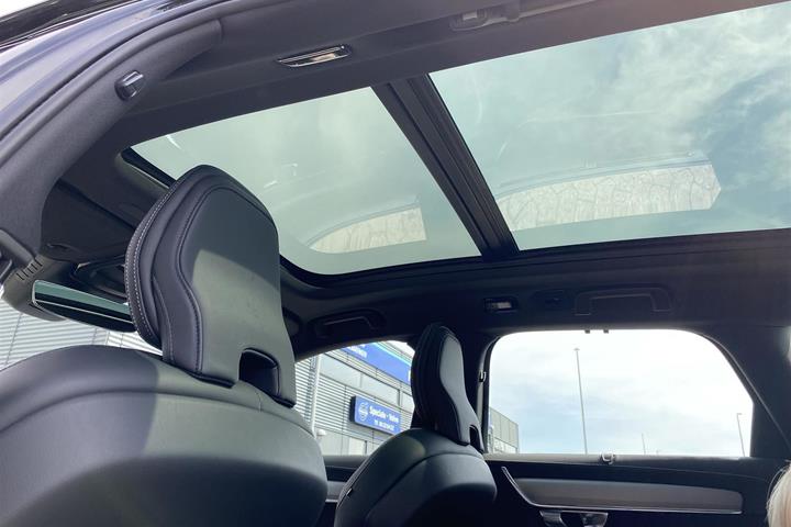 Sort Volvo V90 fra 2021