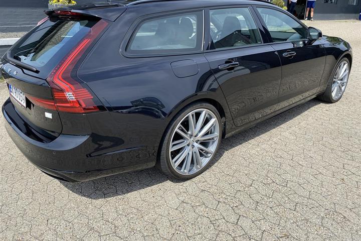 Sort Volvo V90 fra 2021