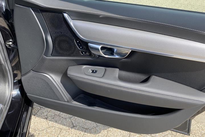 Sort Volvo V90 fra 2021