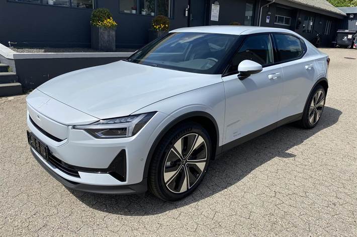 Blå Polestar 2 fra 2024