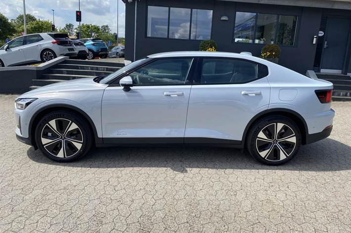 Blå Polestar 2 fra 2024