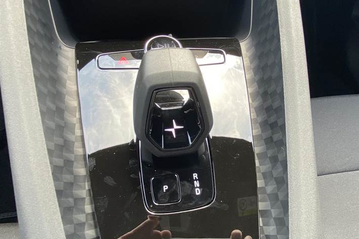 Blå Polestar 2 fra 2024