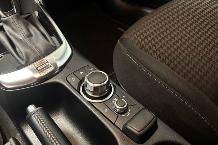 Sort Mazda 2 fra 2019