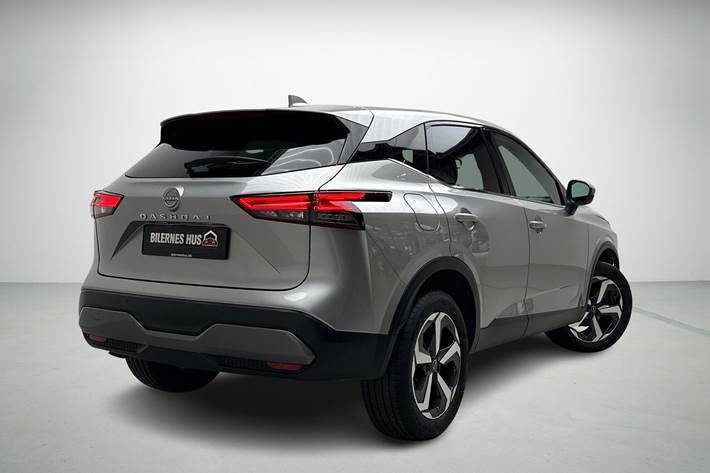 Sølv Nissan Qashqai fra 2023