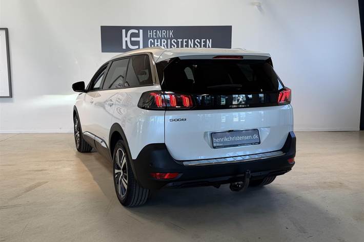 Hvid Peugeot 5008 fra 2021