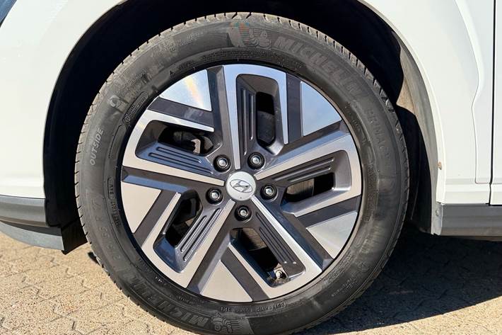 Hvid Hyundai Kona fra 2022