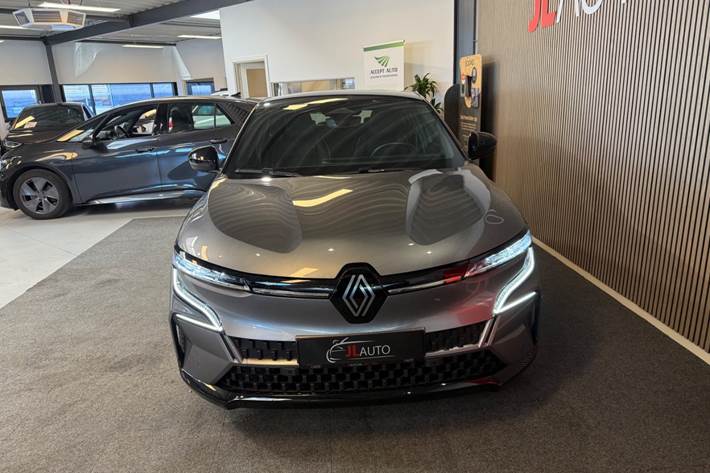 Grå Renault Megane E-Tech fra 2024