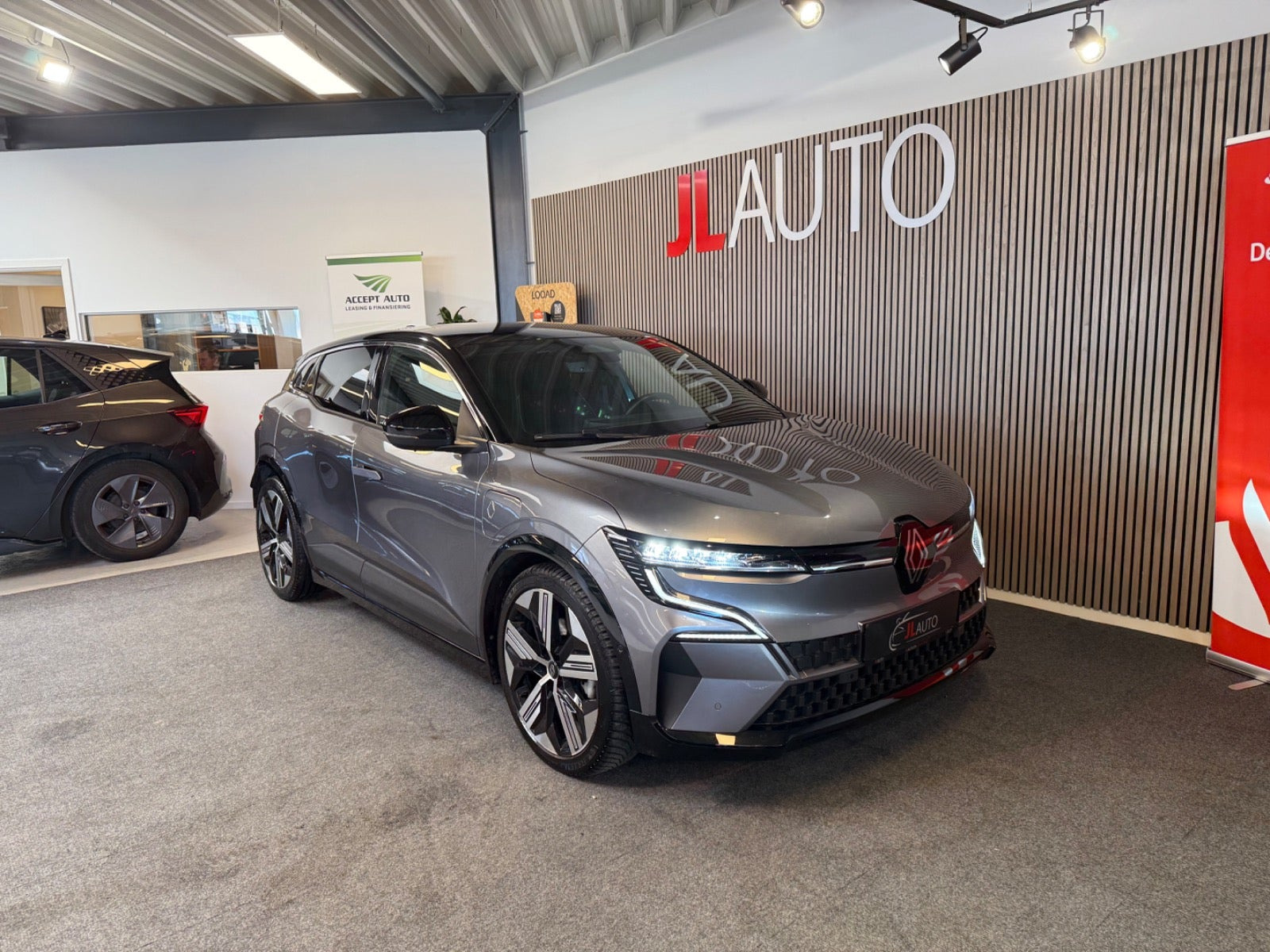 Grå Renault Megane E-Tech fra 2024