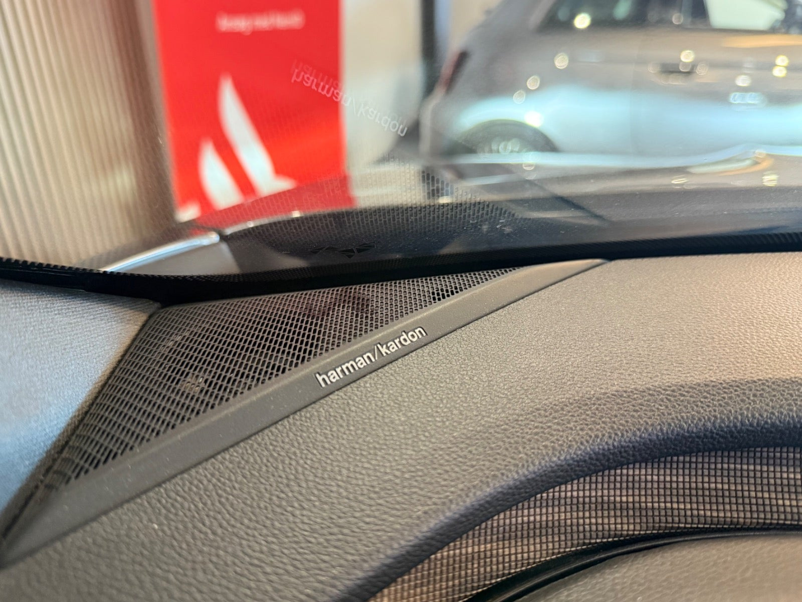 Grå Renault Megane E-Tech fra 2024