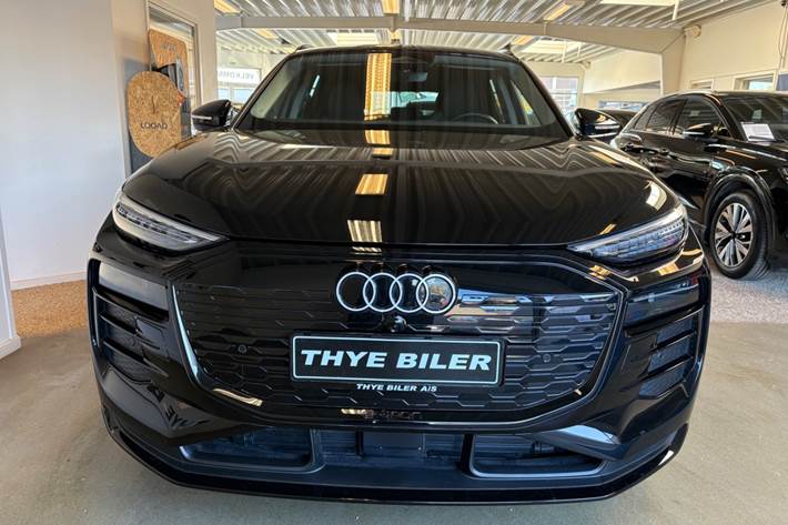 Sort Audi Q6 e-tron fra 2025