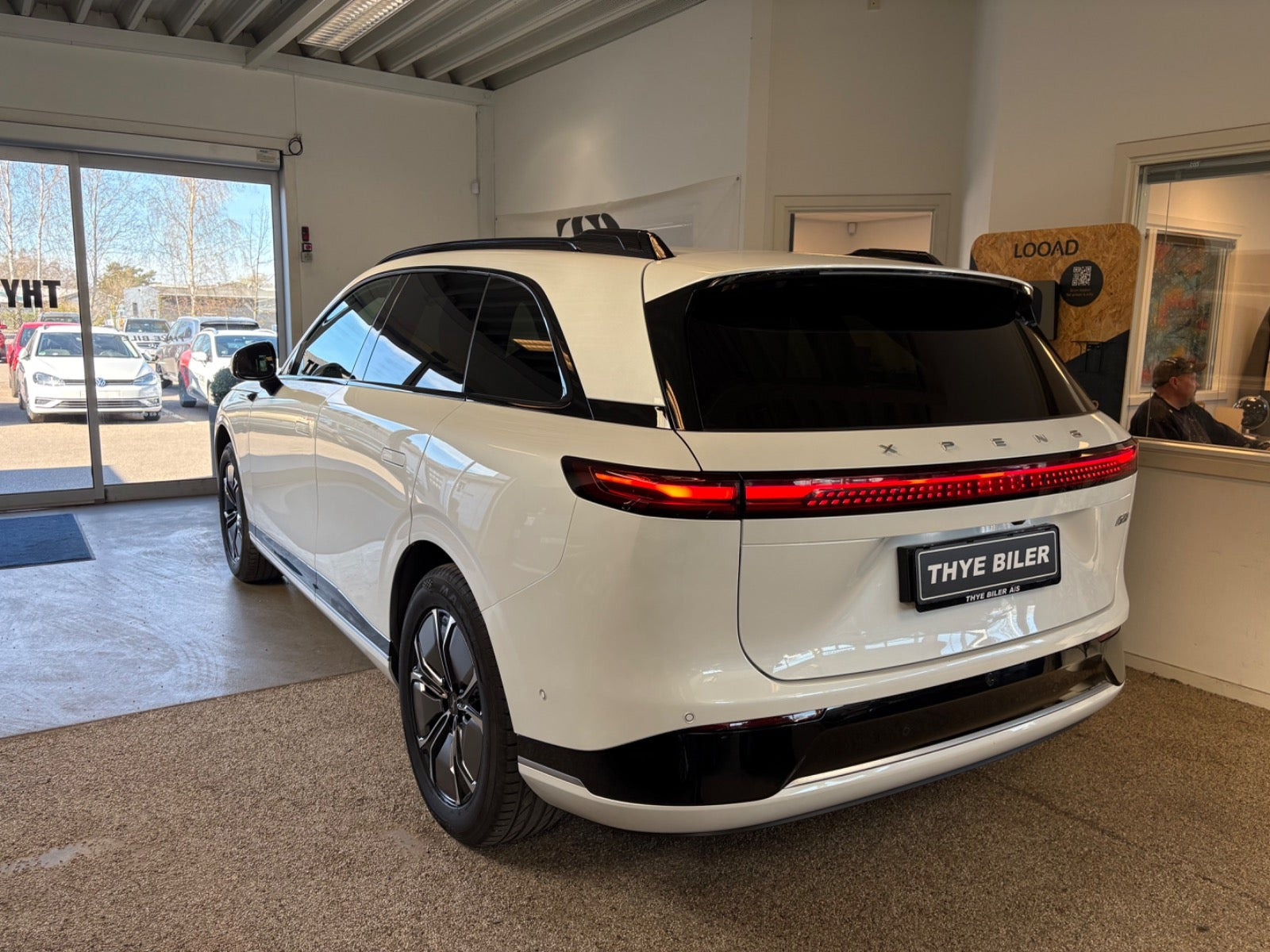 Hvid Xpeng G9 fra 2023