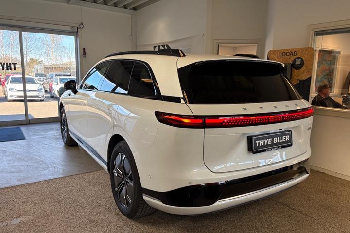 Hvid Xpeng G9 fra 2023