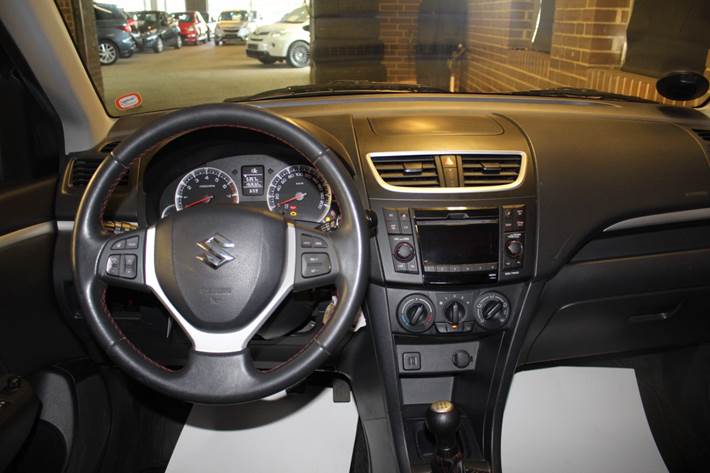 Grå Suzuki Swift fra 2012