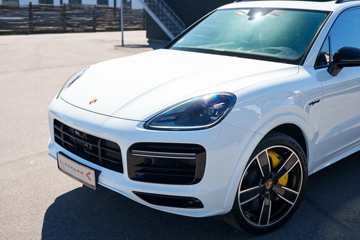 Hvid Porsche Cayenne Turbo S fra 2019