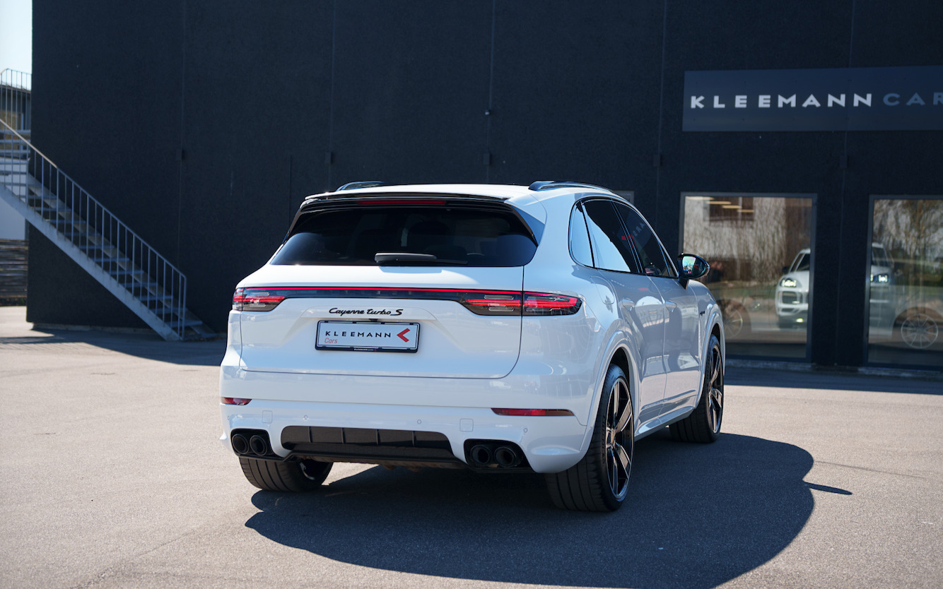 Hvid Porsche Cayenne Turbo S fra 2019