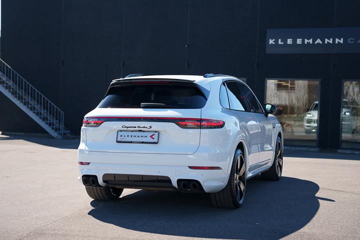 Hvid Porsche Cayenne Turbo S fra 2019