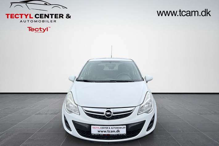 Hvid Opel Corsa fra 2012