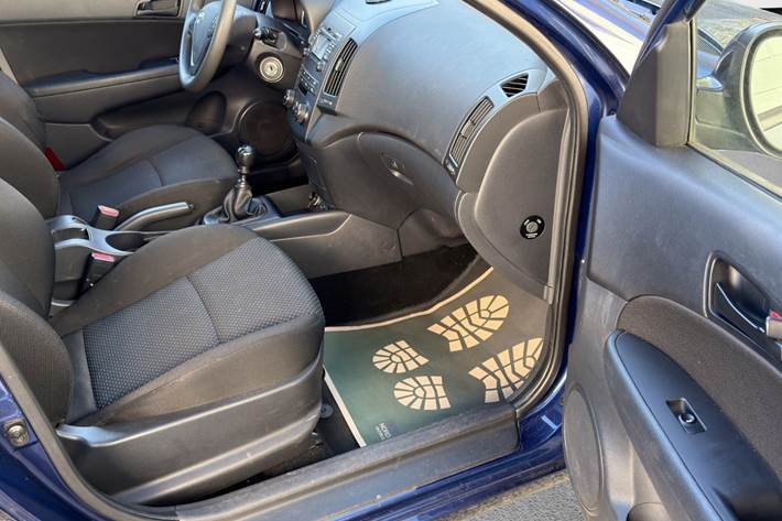 Blå Hyundai i30 fra 2010