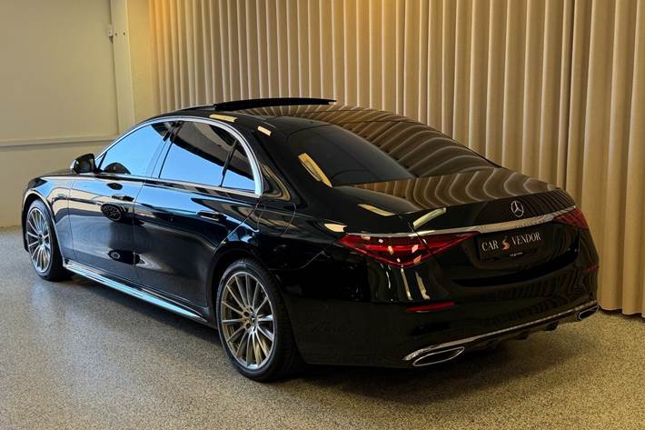 Grøn Mercedes S580 e fra 2023