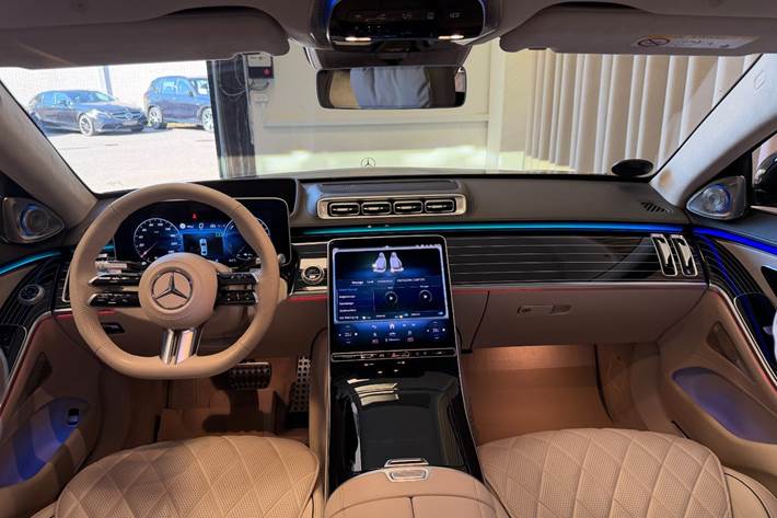 Grøn Mercedes S580 e fra 2023