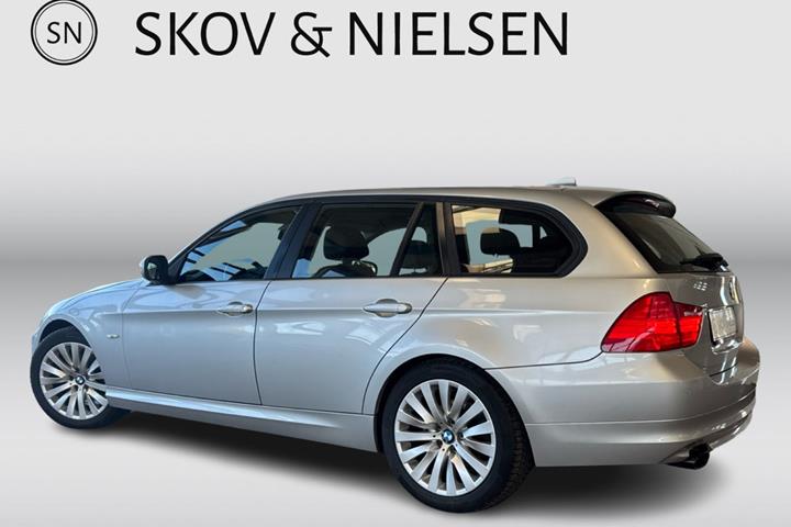 Sølv BMW 320d fra 2010
