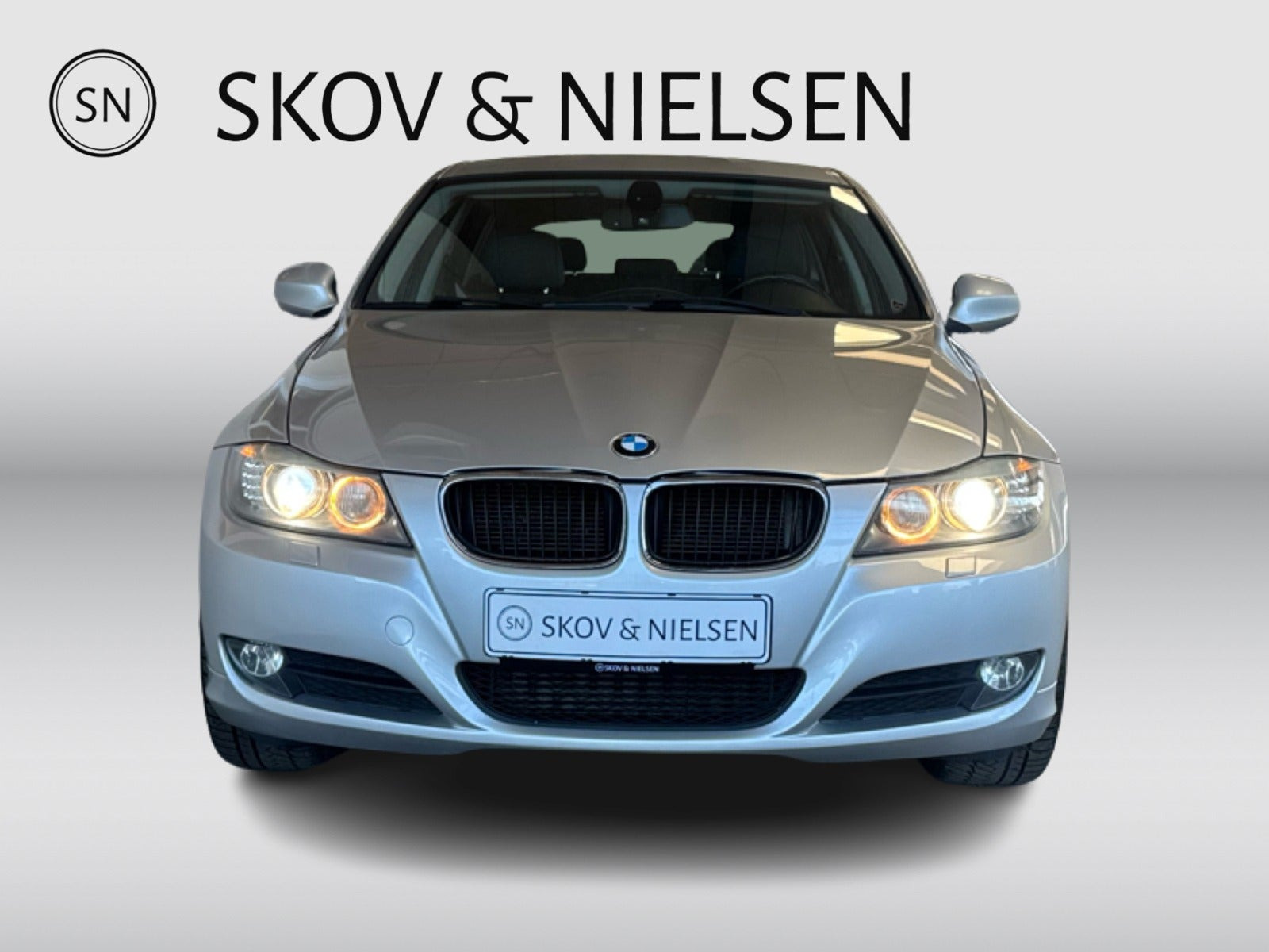 Sølv BMW 320d fra 2010