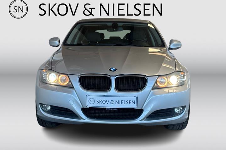 Sølv BMW 320d fra 2010