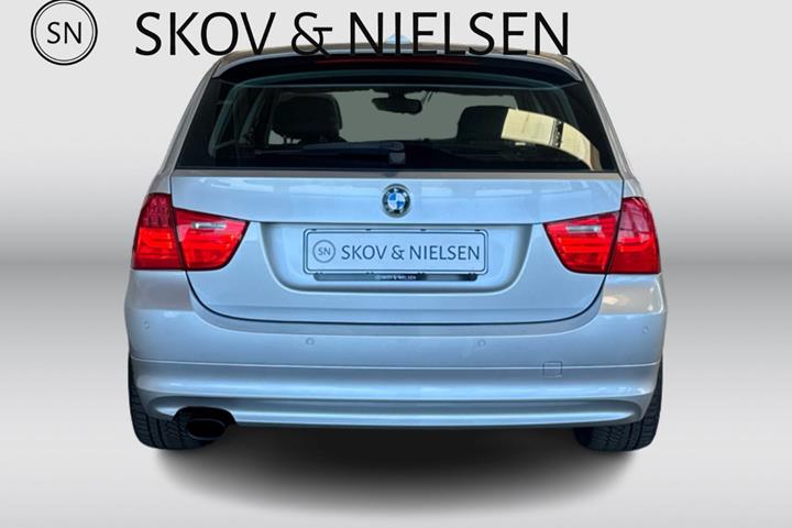 Sølv BMW 320d fra 2010