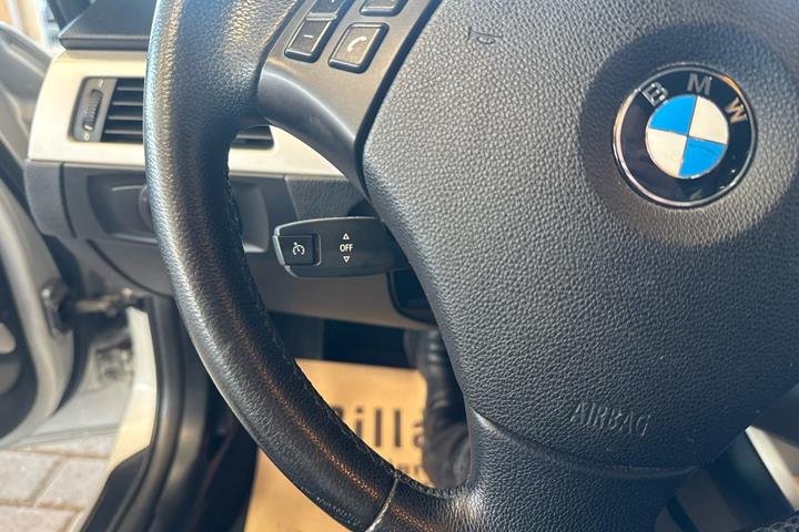 Sølv BMW 320d fra 2010