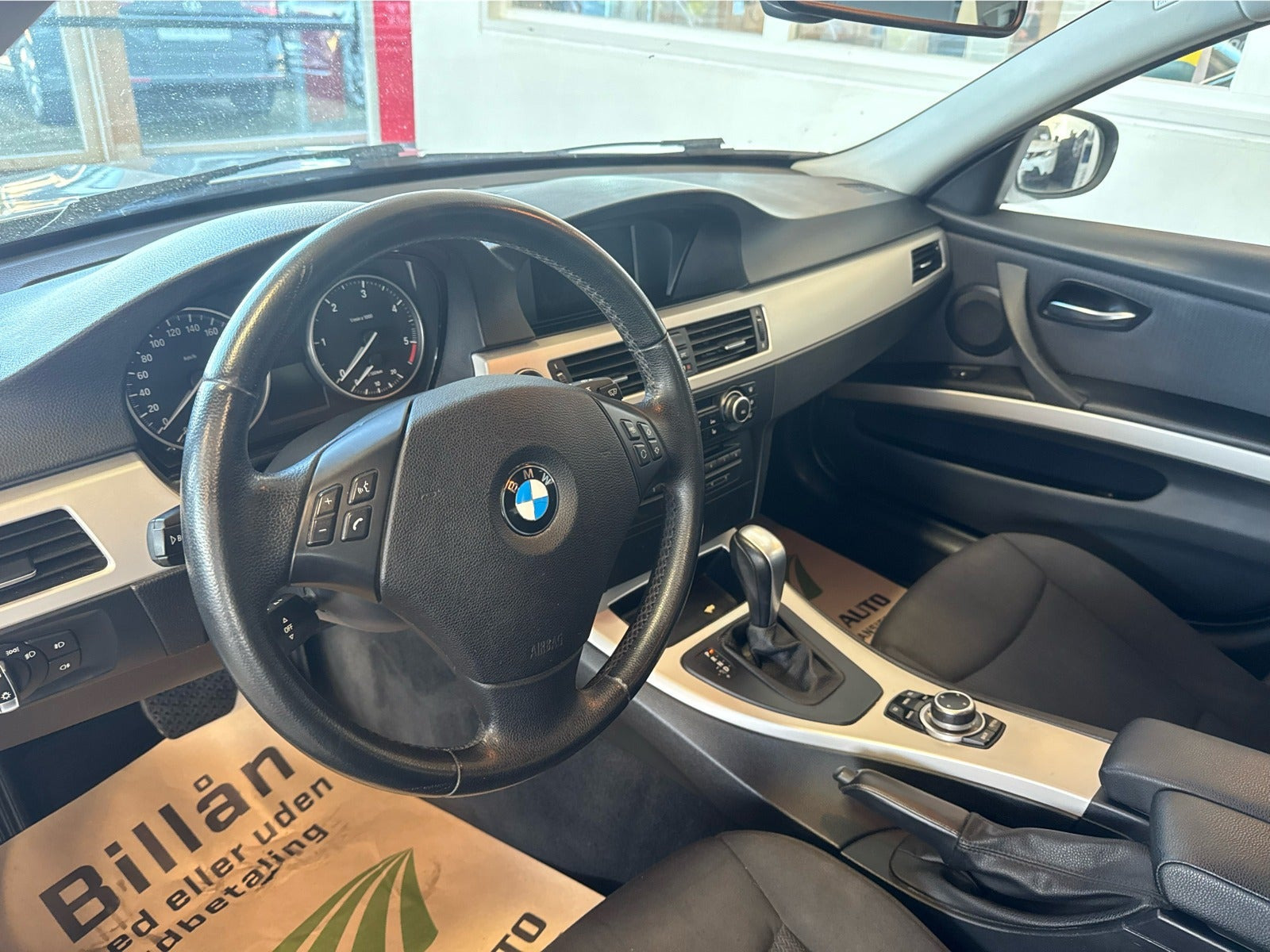 Sølv BMW 320d fra 2010