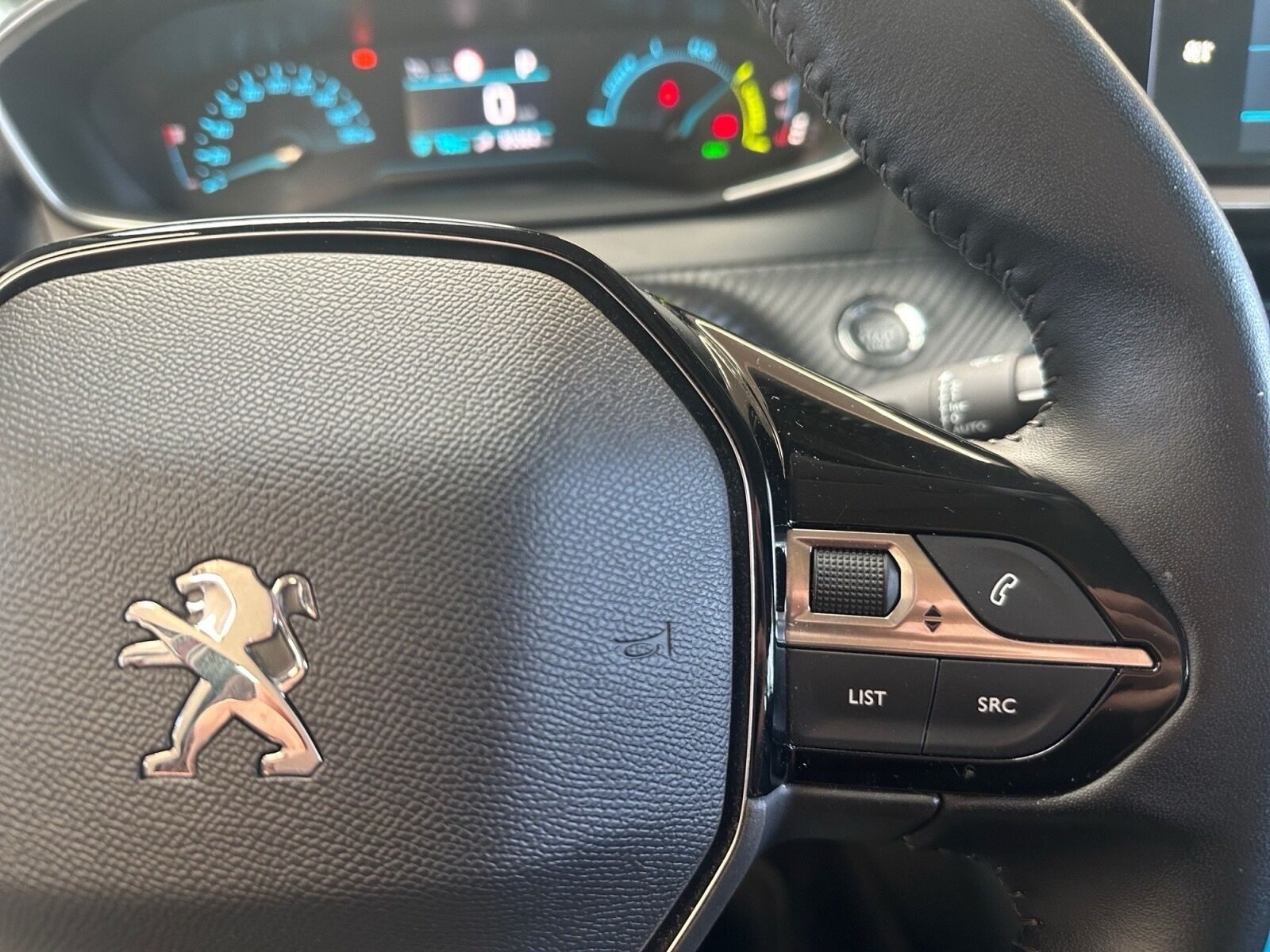Rød Peugeot e-208 fra 2021