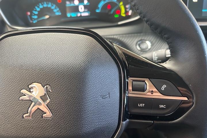 Rød Peugeot e-208 fra 2021