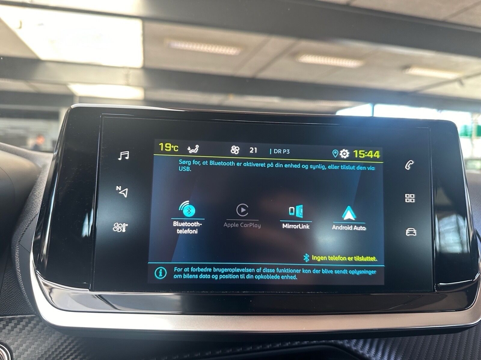 Rød Peugeot e-208 fra 2021