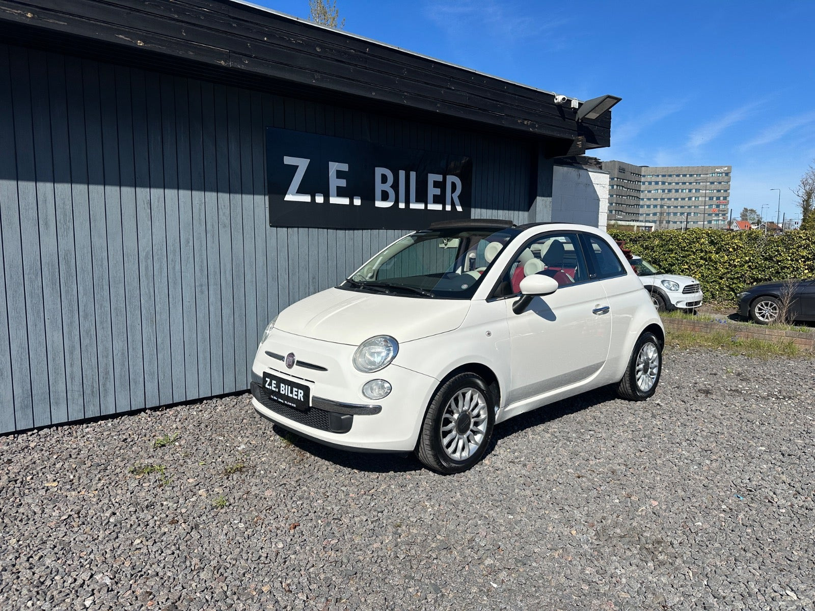 Rød Fiat 500C fra 2010