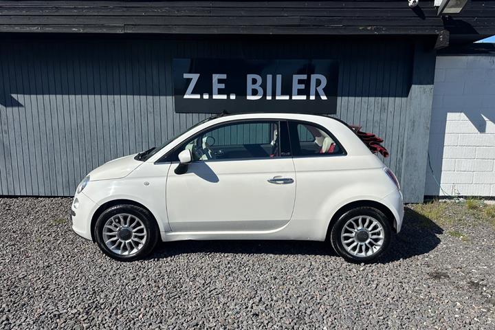 Rød Fiat 500C fra 2010