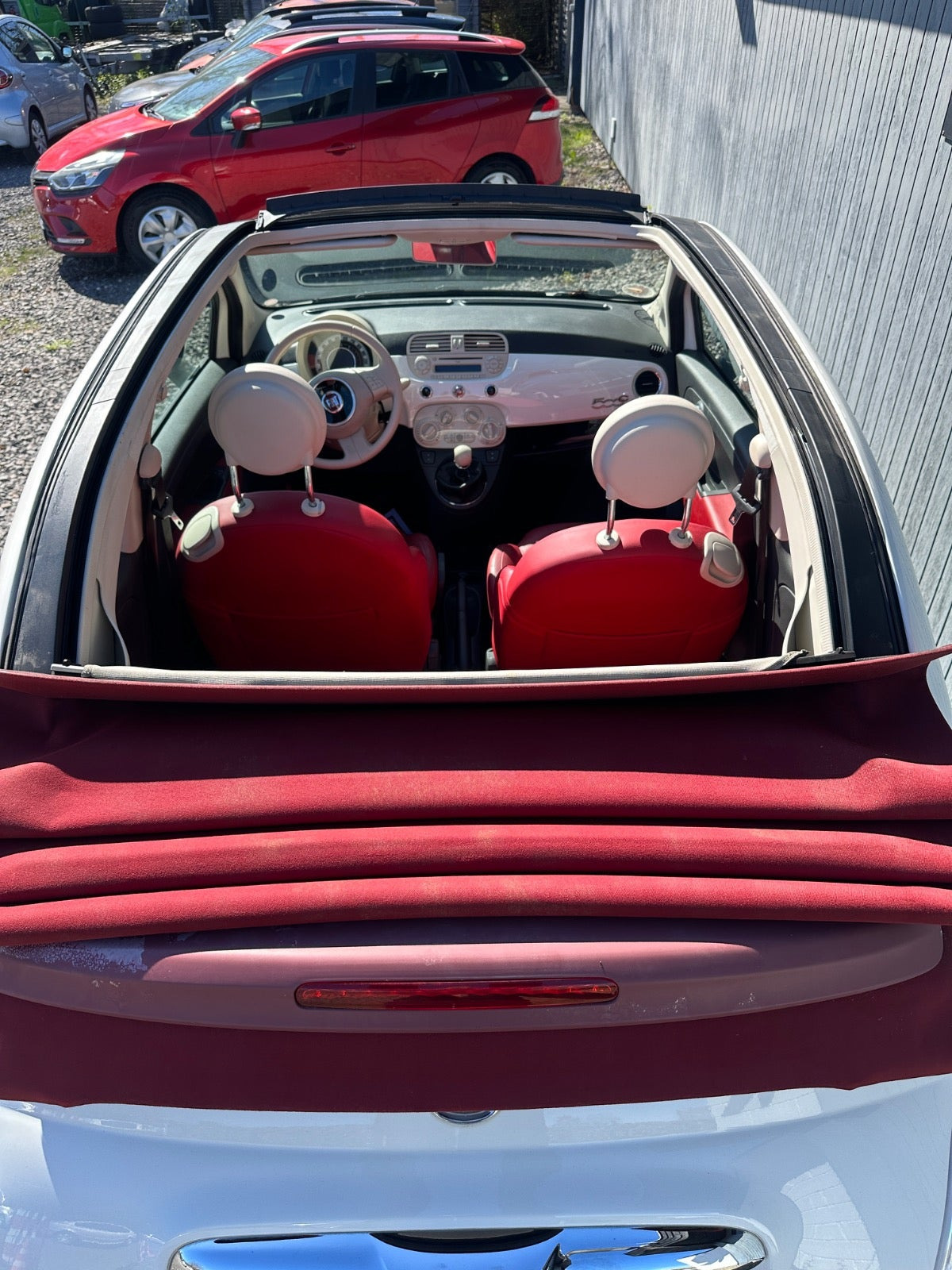 Rød Fiat 500C fra 2010