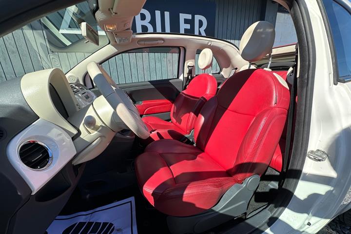 Rød Fiat 500C fra 2010