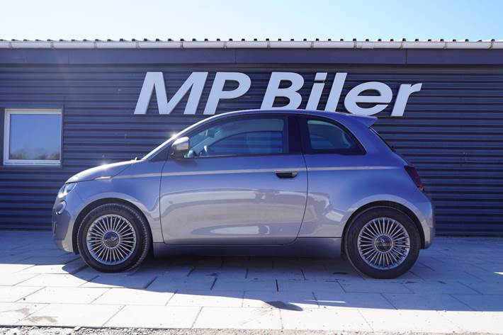 Grå Fiat 500e fra 2022