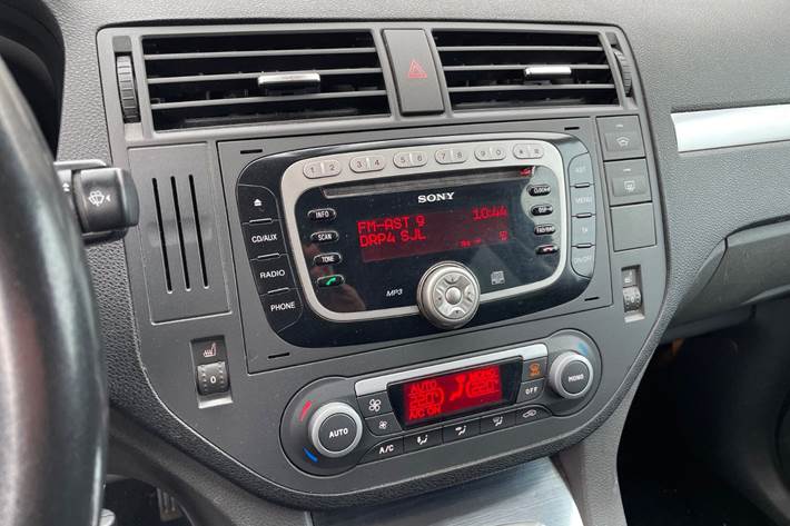 Grå Ford C-MAX fra 2008