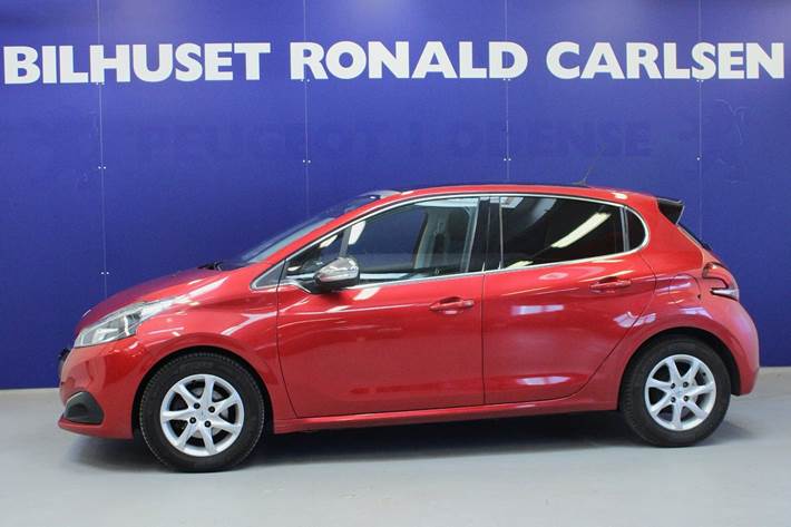 Rød Peugeot 208 fra 2019