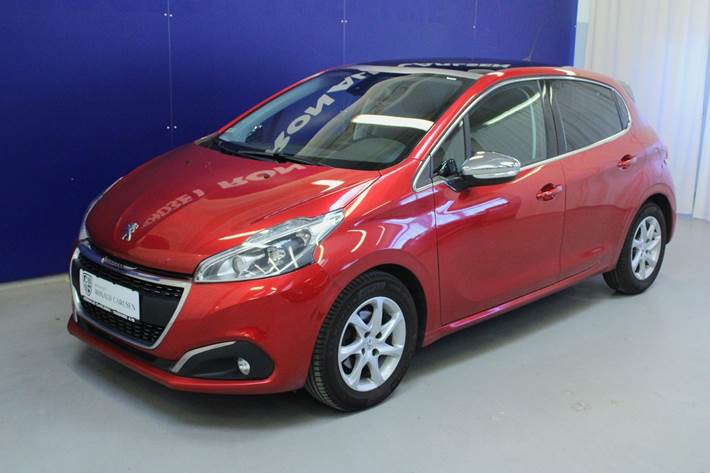 Rød Peugeot 208 fra 2019