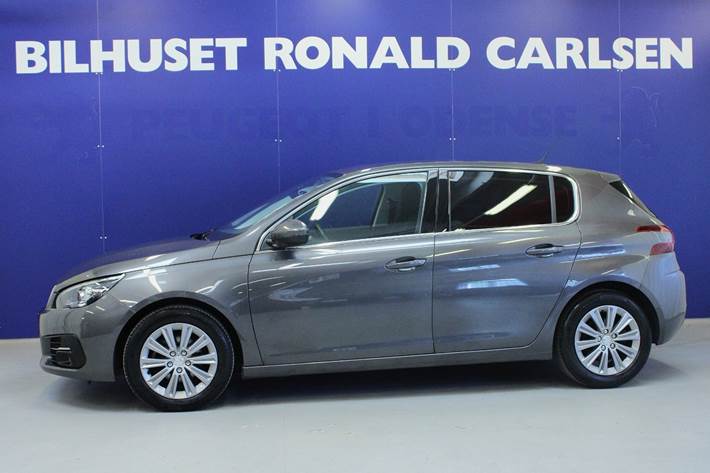 Grå Peugeot 308 fra 2021