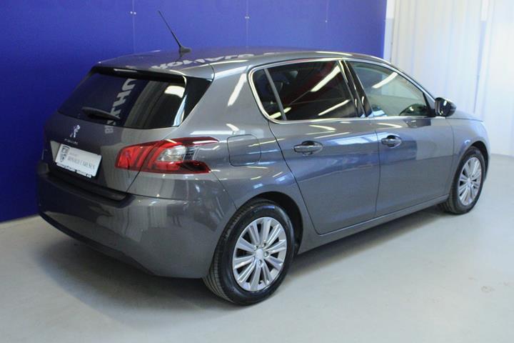 Grå Peugeot 308 fra 2021