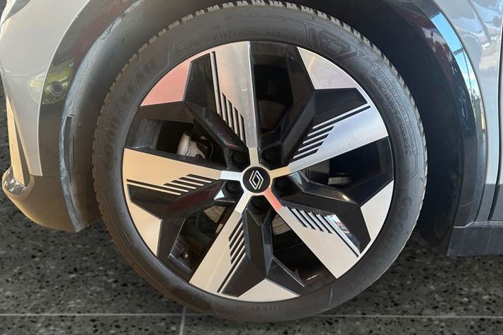 Grå Renault Megane E-Tech fra 2022