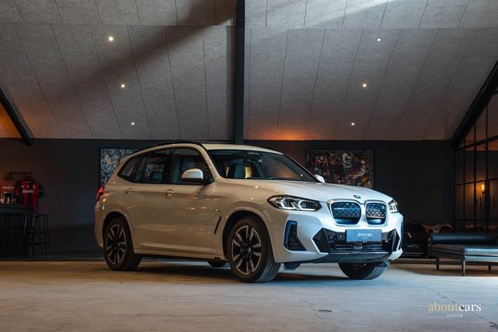 Hvid BMW iX3 fra 2023