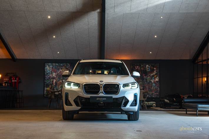 Hvid BMW iX3 fra 2023