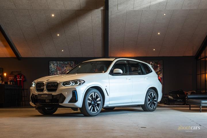Hvid BMW iX3 fra 2023