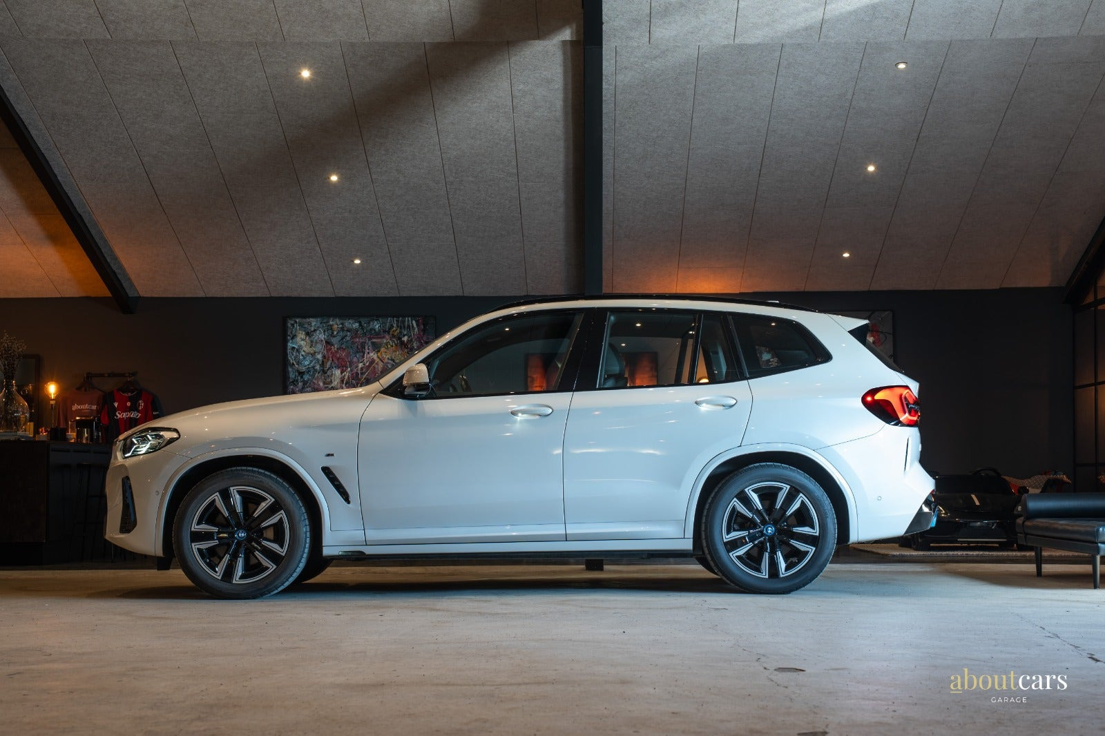 Hvid BMW iX3 fra 2023