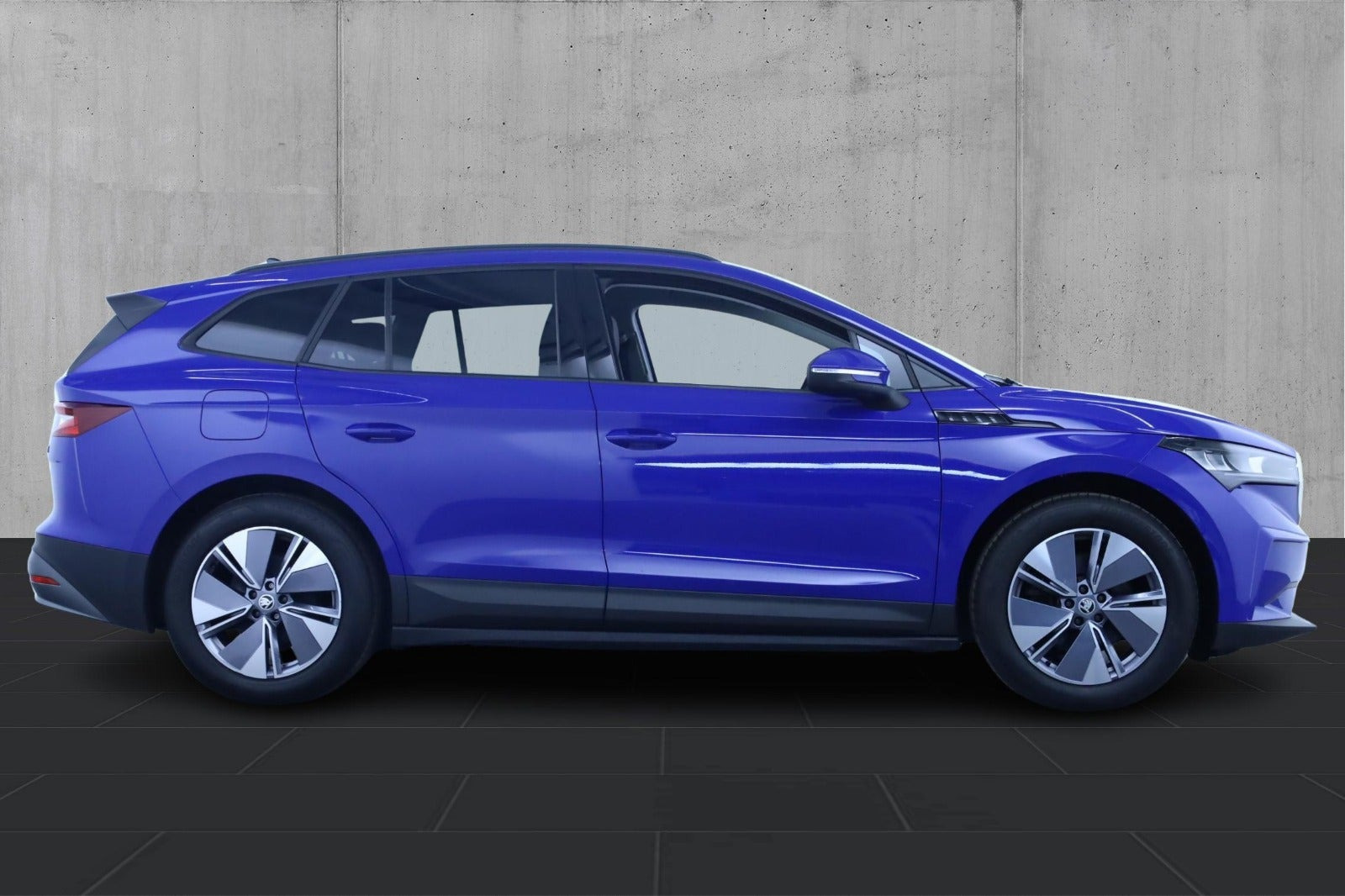 Blå Skoda Enyaq fra 2021