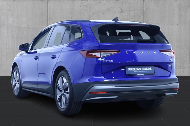 Blå Skoda Enyaq fra 2021